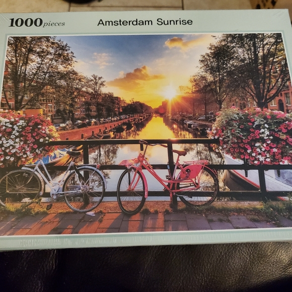 Jigsaw Puzzles 1000 Piece Beautiful Sunrise Over Amsterdam Sealed in box - Picture 2 of 3
